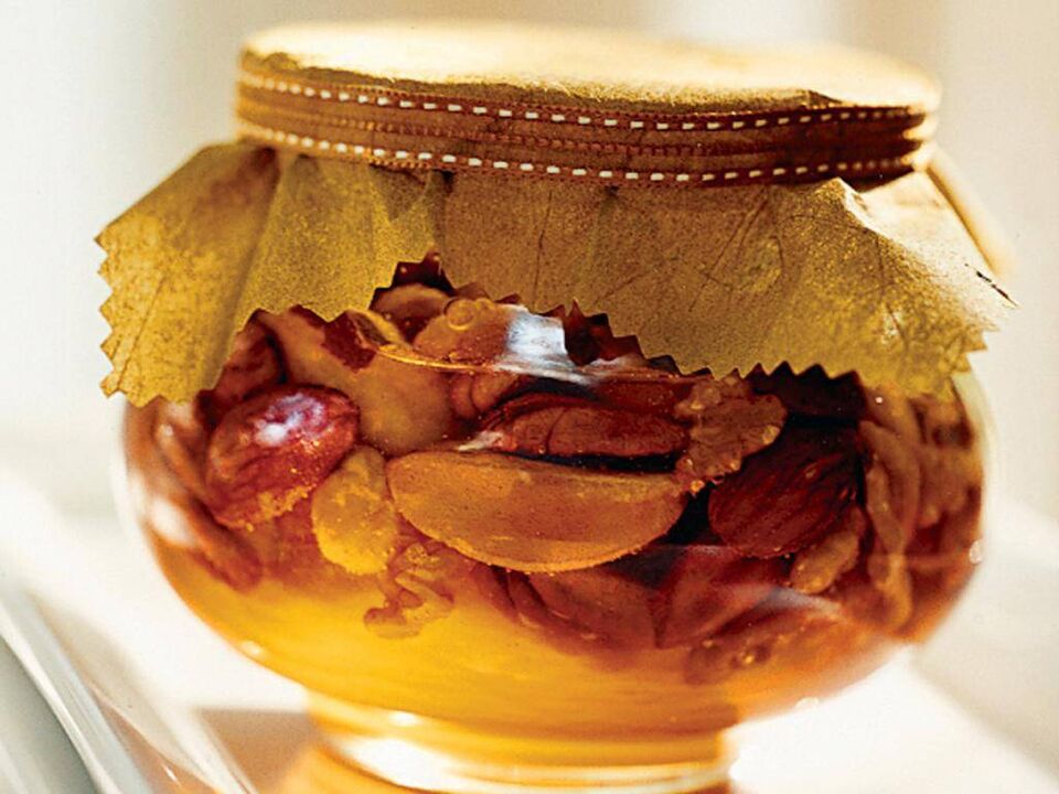 Nüsse mit Honig für die Potenz